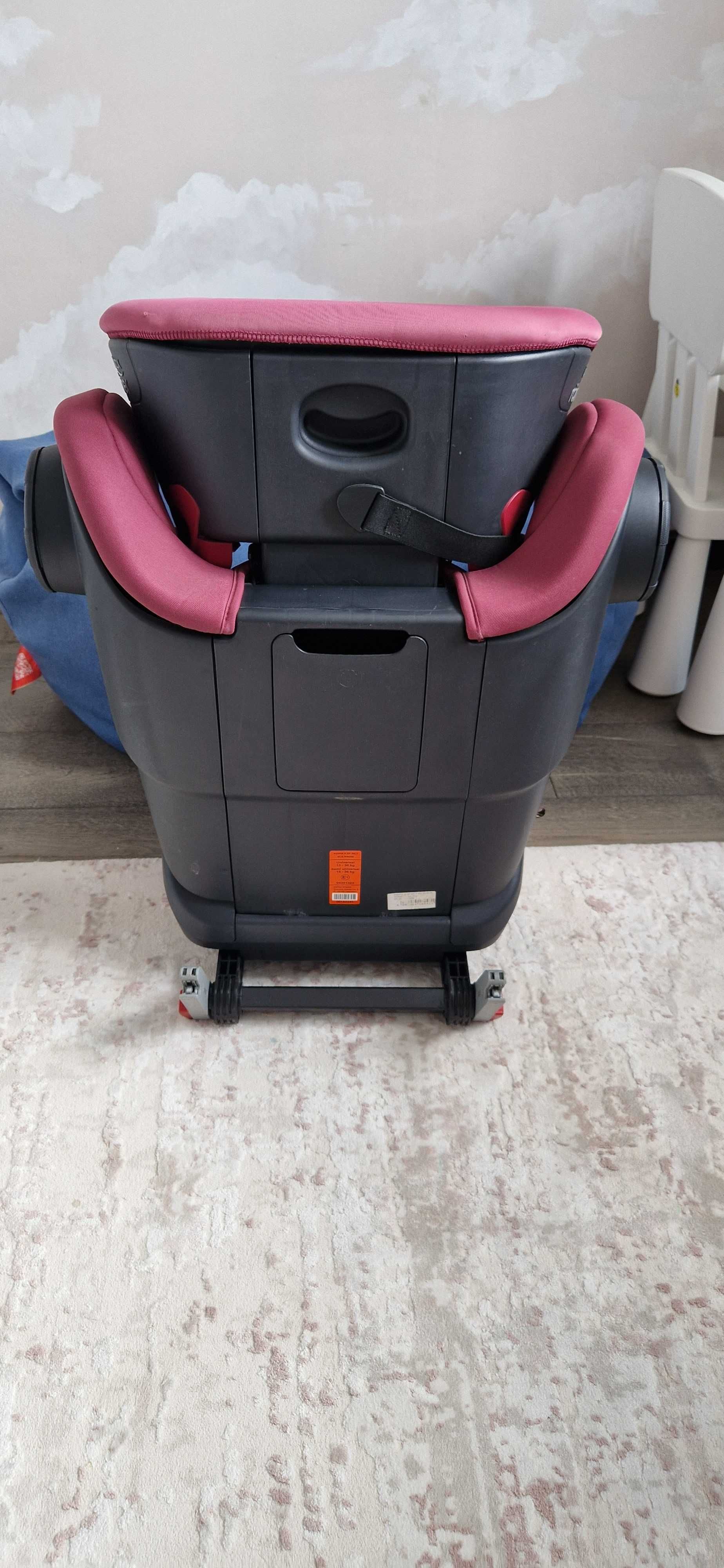 Продається чудове автокрісло BRITAX ROMER KIDFIX II XP SICT