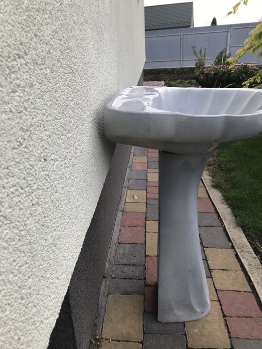 Умивальникн  новий