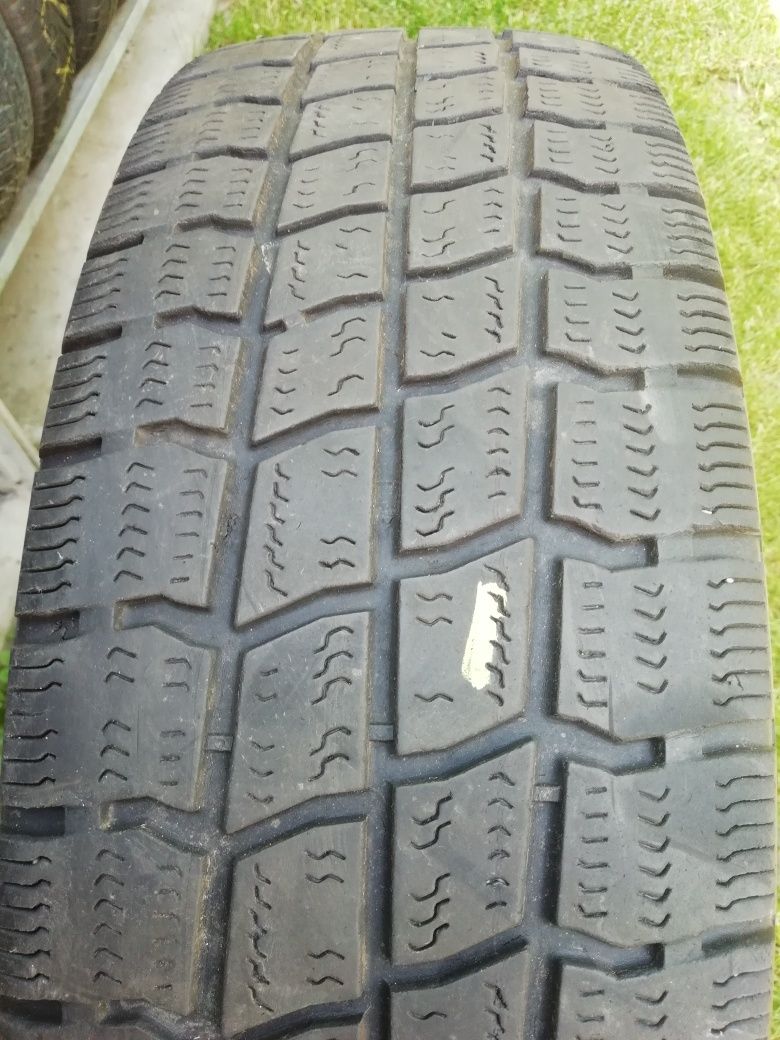 Покрышки 215/75R16C.