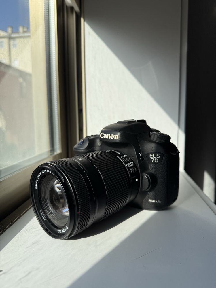 Canon 7D Mark II + lente EF-S 18-135 mm