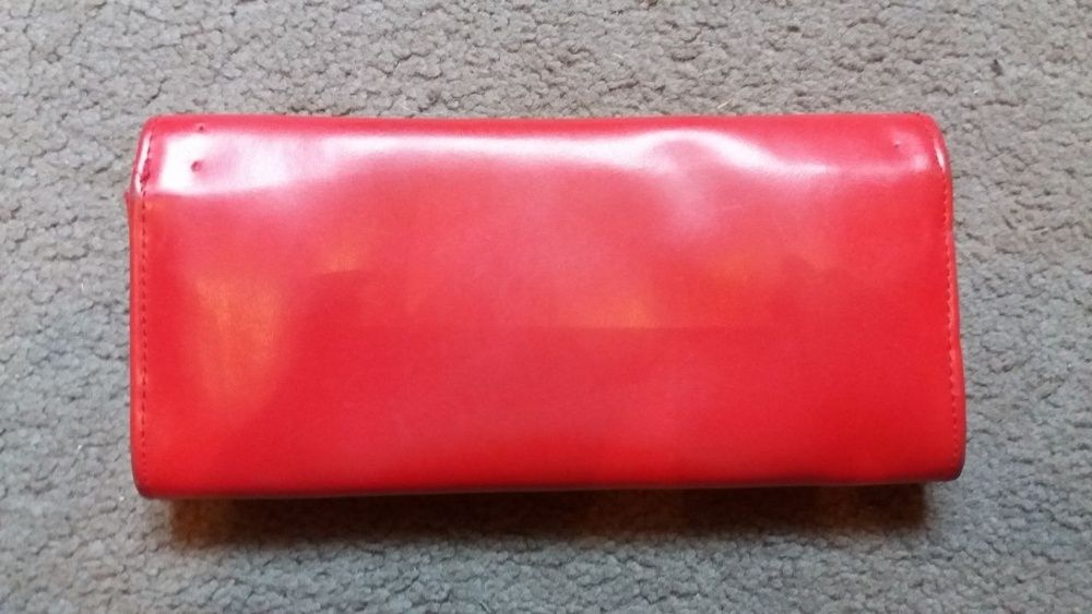 czerwony portfel duży