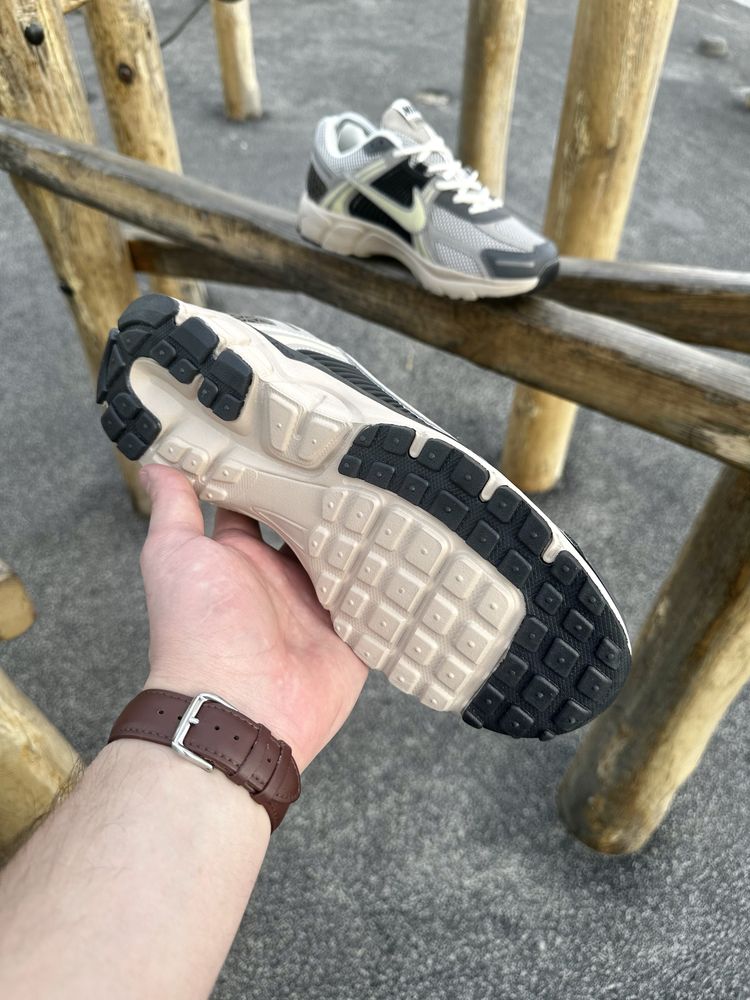 Кросівки Nike ZOOM Vomero 5  р.40-45