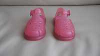 sandálias de menina cor de rosa