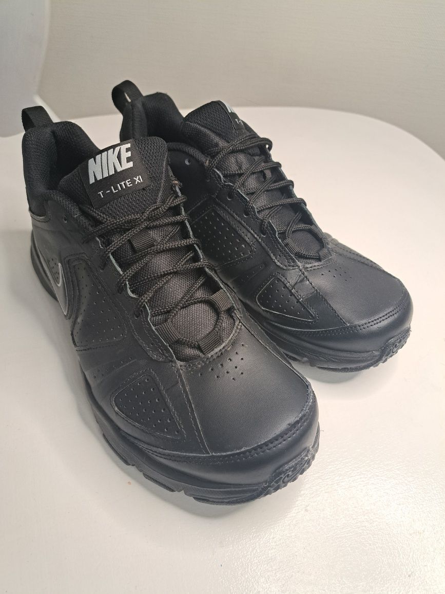 Продам кросівки nike t-lite xl