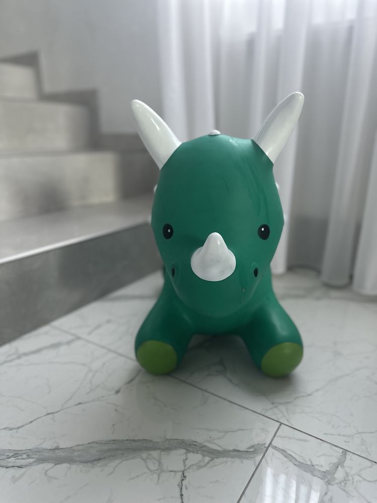 Прыгун, носорог, дитяча іграшка