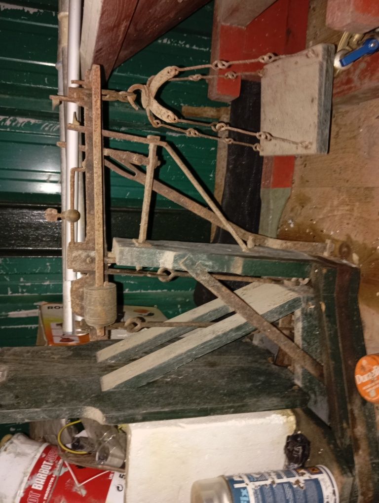Vende-se balanças de madeira antiga