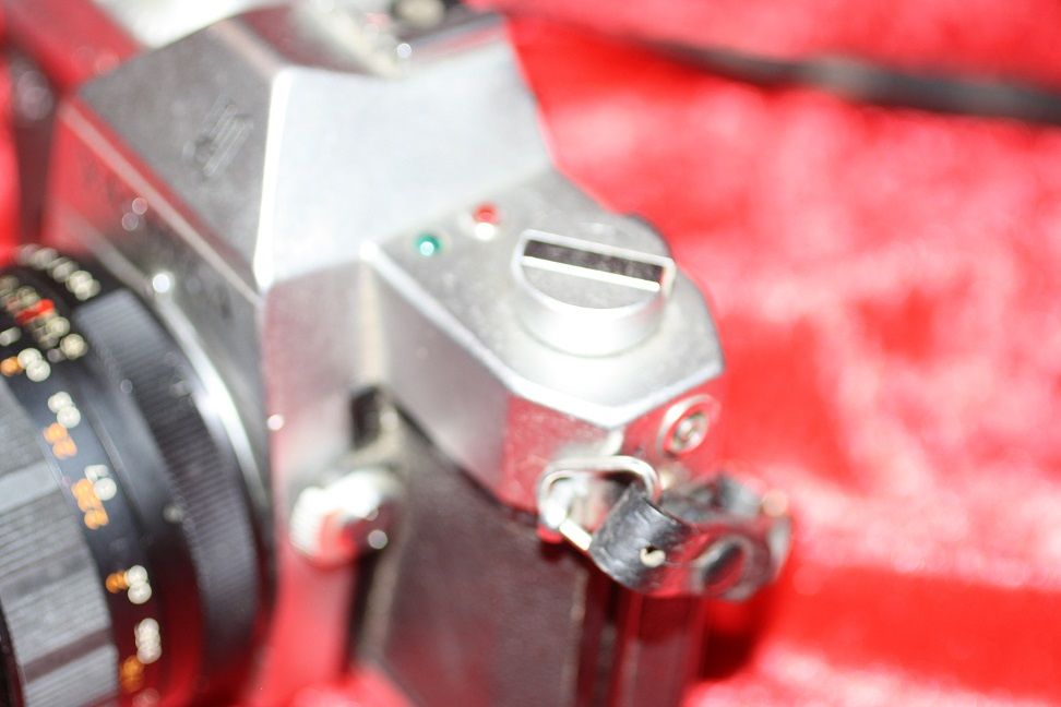 Máquina fotográfica de 35 mm electrotécnica da marca YASHICA