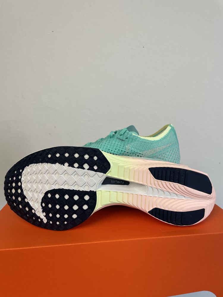 Оригінальні кросівки Nike Vaporfly Next 3