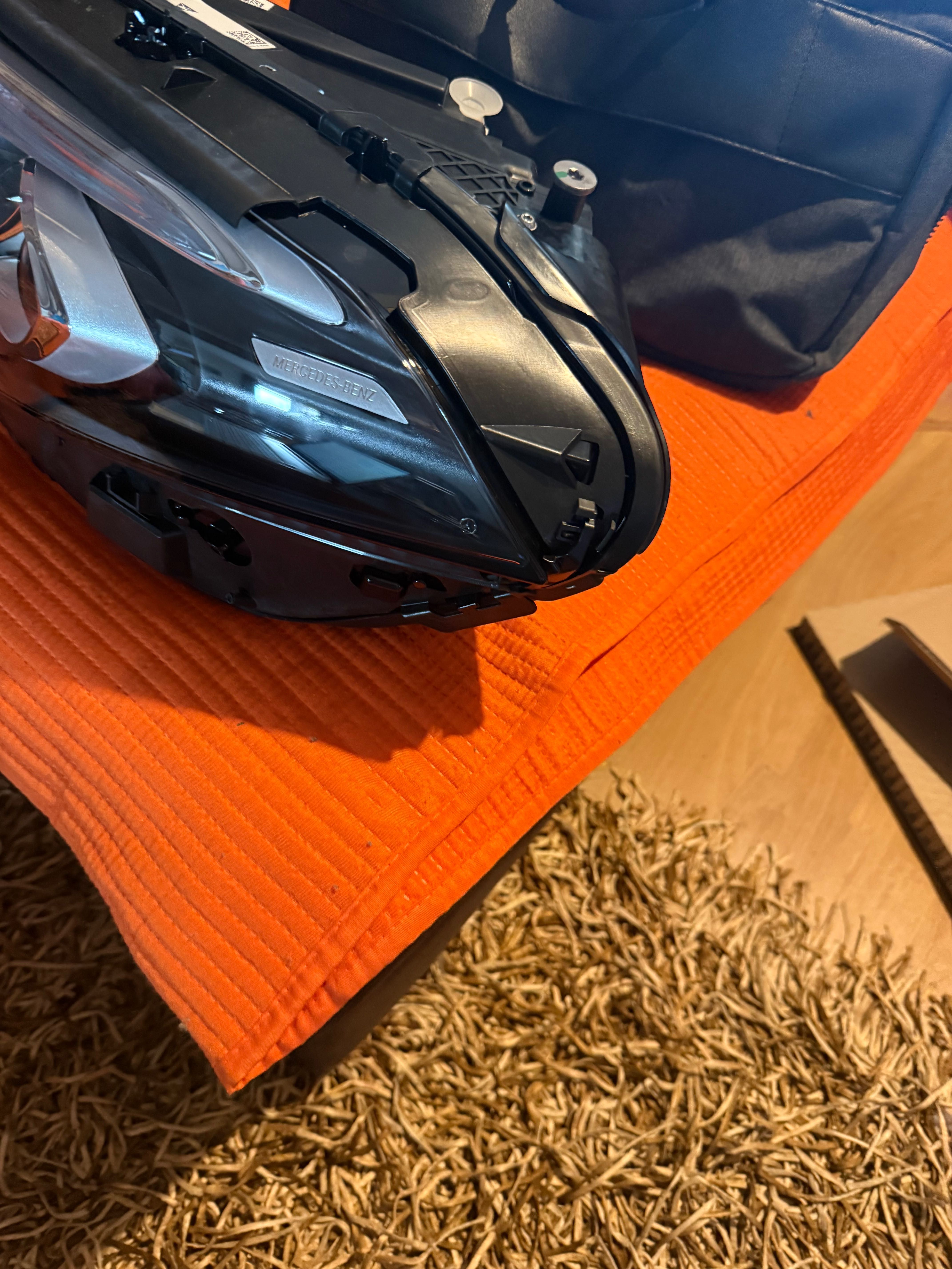 Farol Mercedes novo