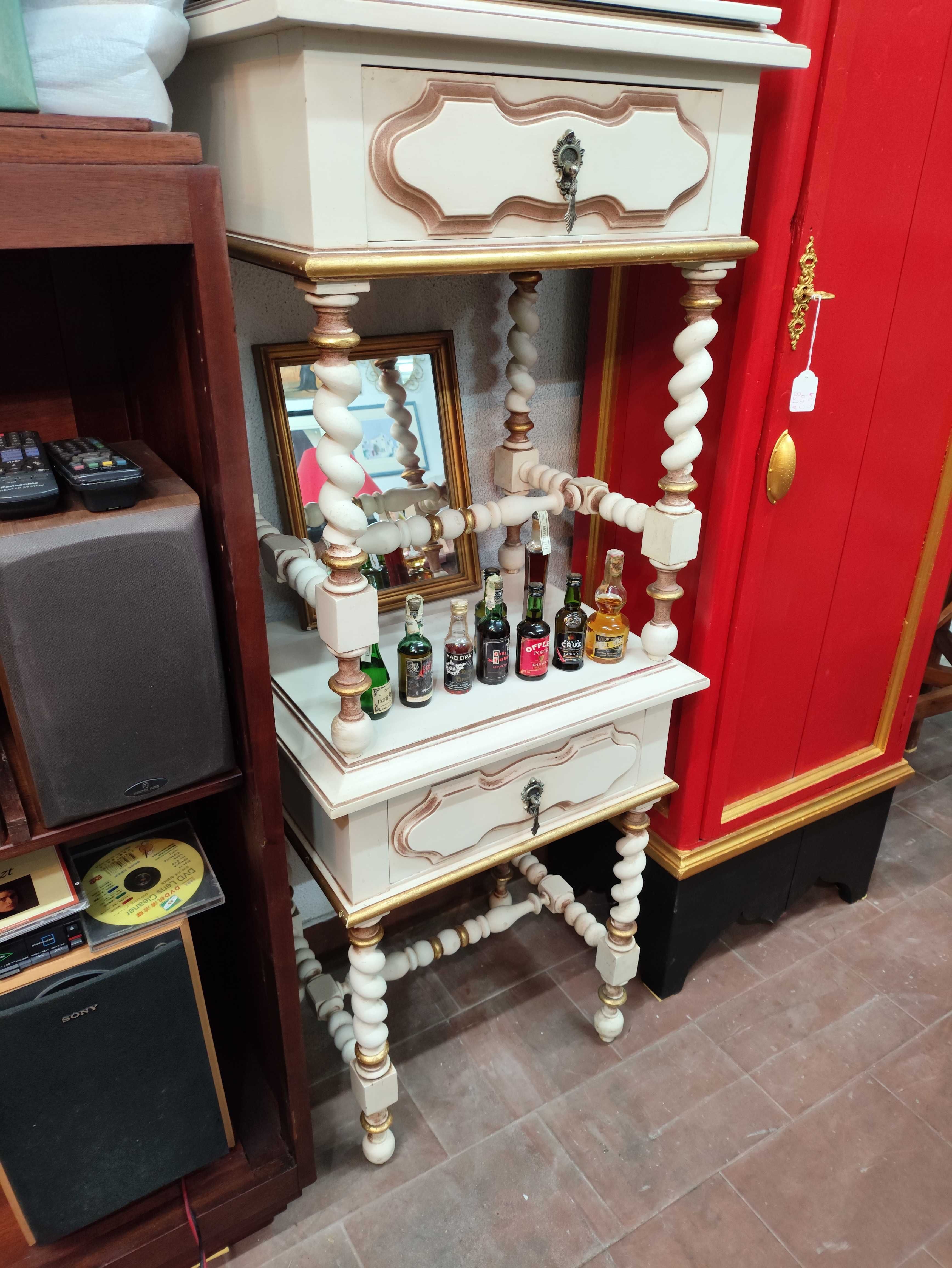 Mesa de cabeceira apoio