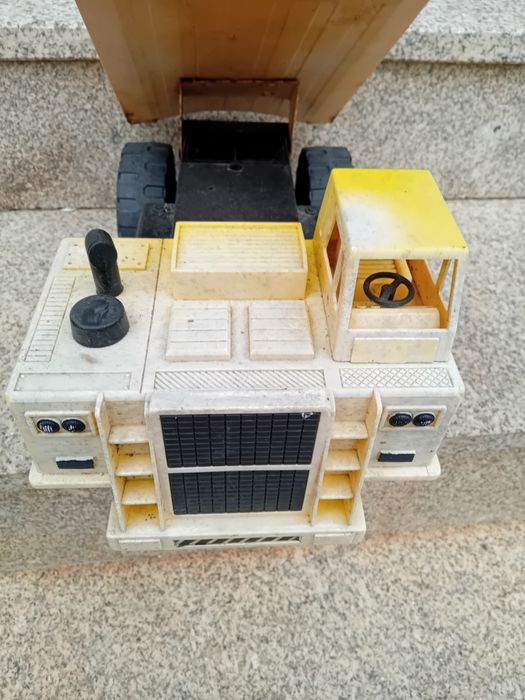 Vendo camião dumper para restauro.