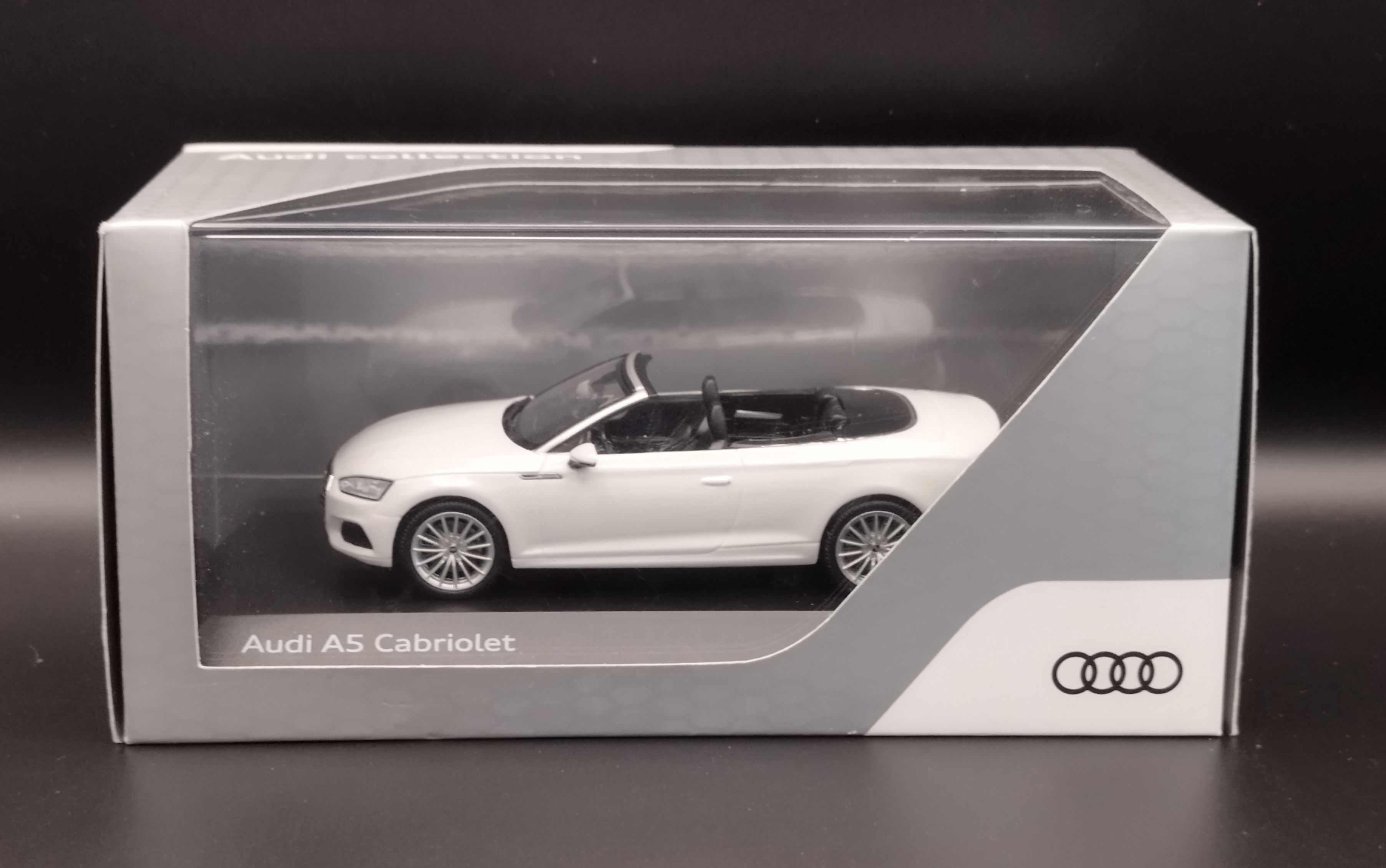 1:43 Spark Audi A5 cabriolet model nowy