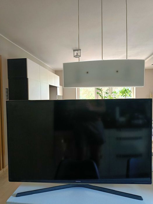 Telewizor Samsung 32
Smart tv model UE40J6289SU uszkodzony