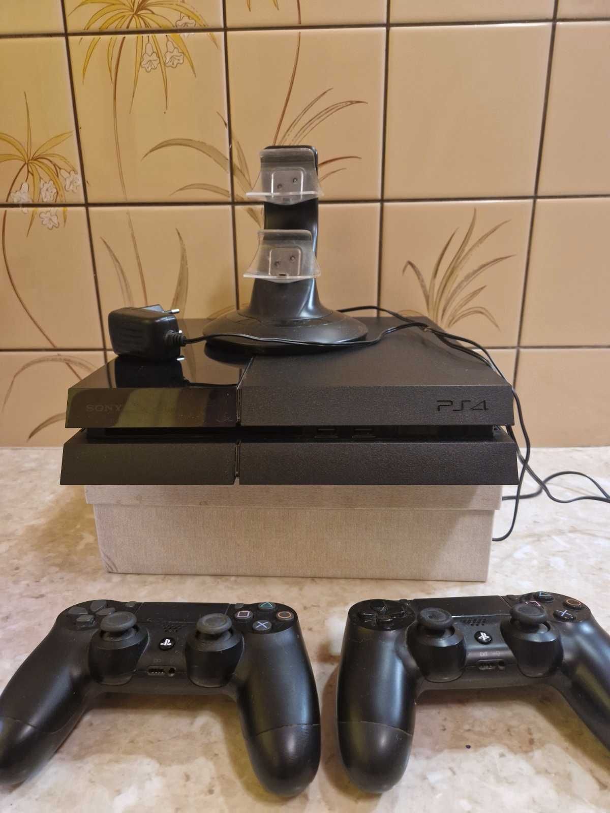 PlayStation 4 1TB + 2 Pady + Ładowarka do padów