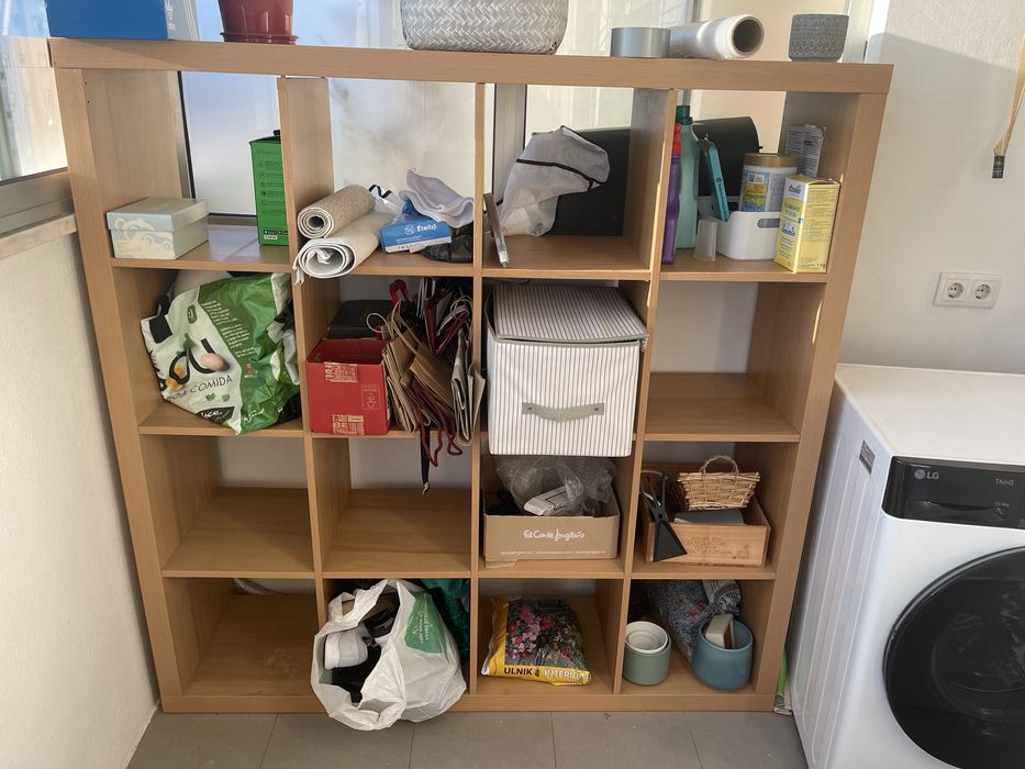 Estante modular 1,5x1,5m com 16 cubos — espaçosa e versátil