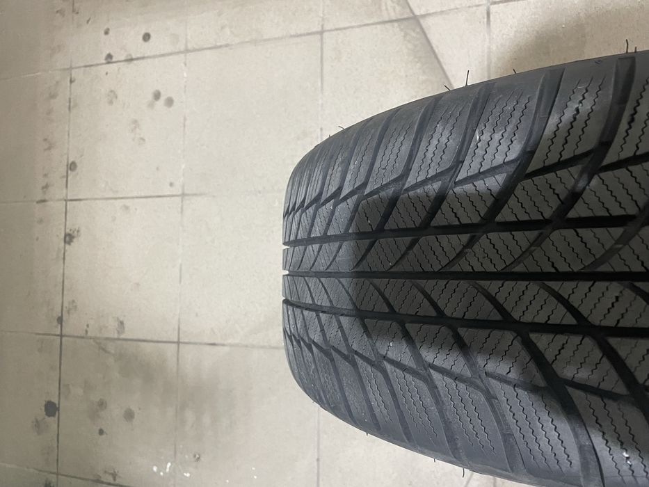 Opony zimowe 225x40r18 bridgestone  blizzak LM 001