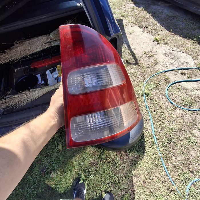 Lampa prawa tył corolla e 12 kombi