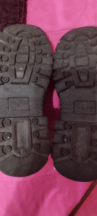 Botas de menino preto laranja