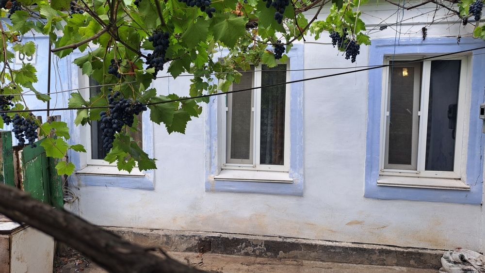 Продаю свою часть дома с отдельным двором. Сертификат.