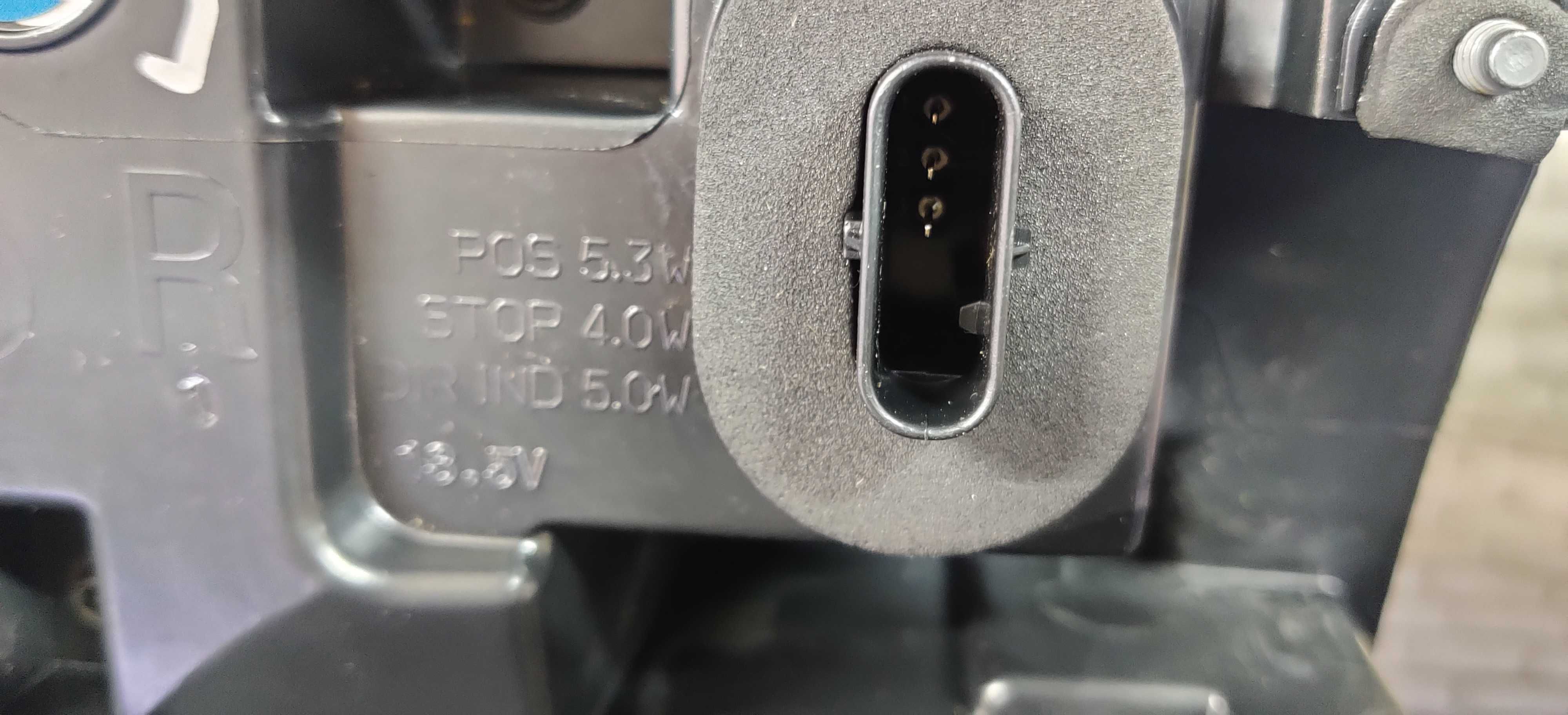 Фонарь задний правый внешний (крыло) rh 3 pin Tesla M3 1077398-00-H