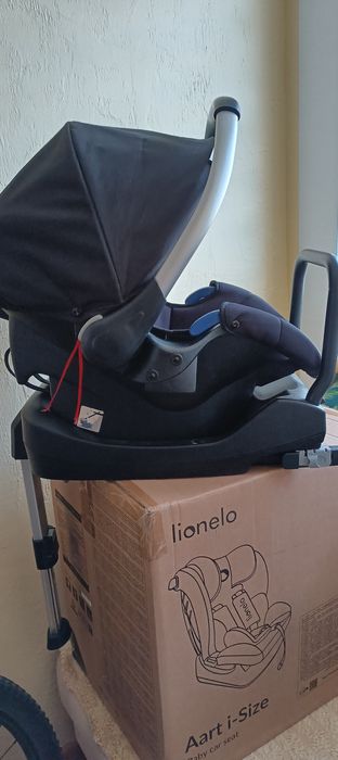 Fotelik samochodowy z bazą ISOFIX, lekki