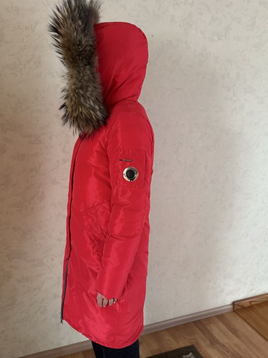 Vo Tarun пуховик куртка з натуральним хутром зимова червоного кольору