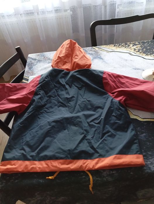 Przeciwdeszczowa kurtka chłopięca