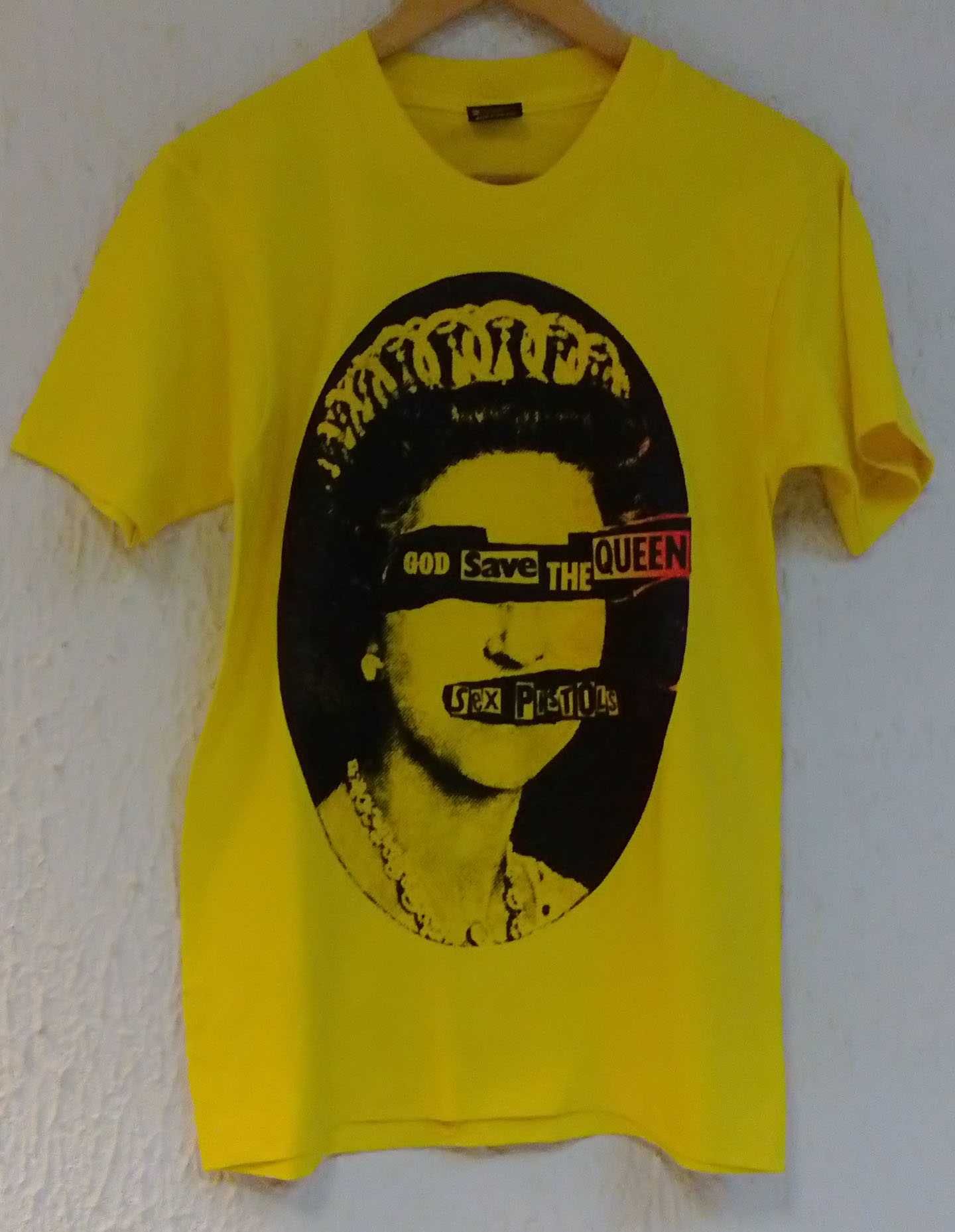 Sex Pistols God Save The Queen TS Nova Tamanho S