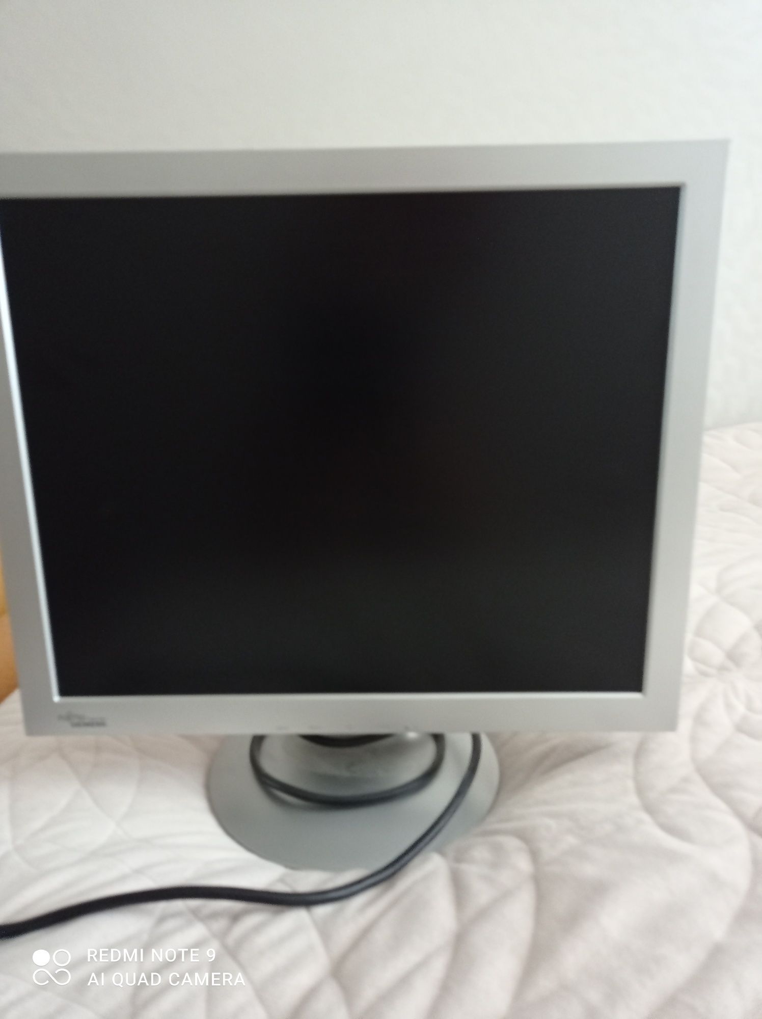 Monitor LCD model 900P+klawiatura