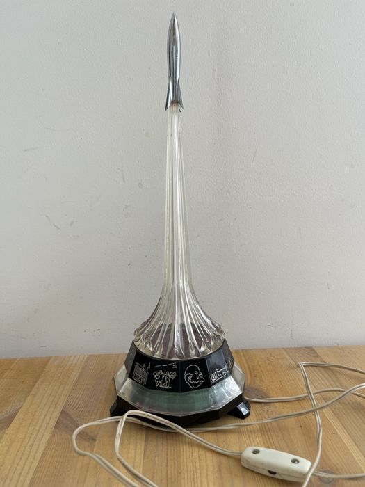 Lampka nocna z rakietą