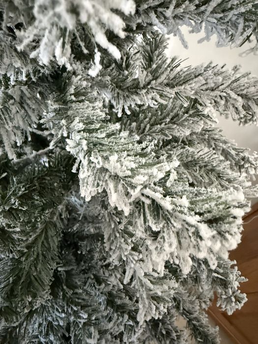 Vendo árvore de natal com Neve