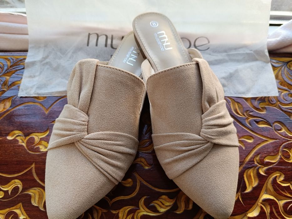 Жіночі шльопанці мюлі гострий носик