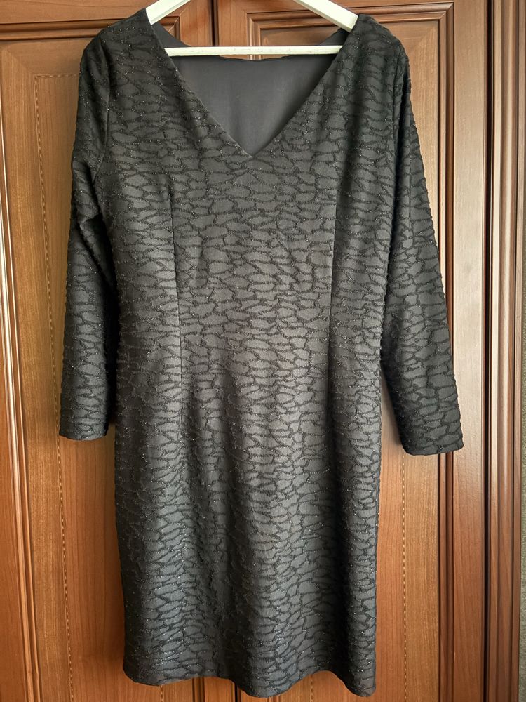 Sukienka Monnari blyszczący materiał rozmiar 44 XL czarna