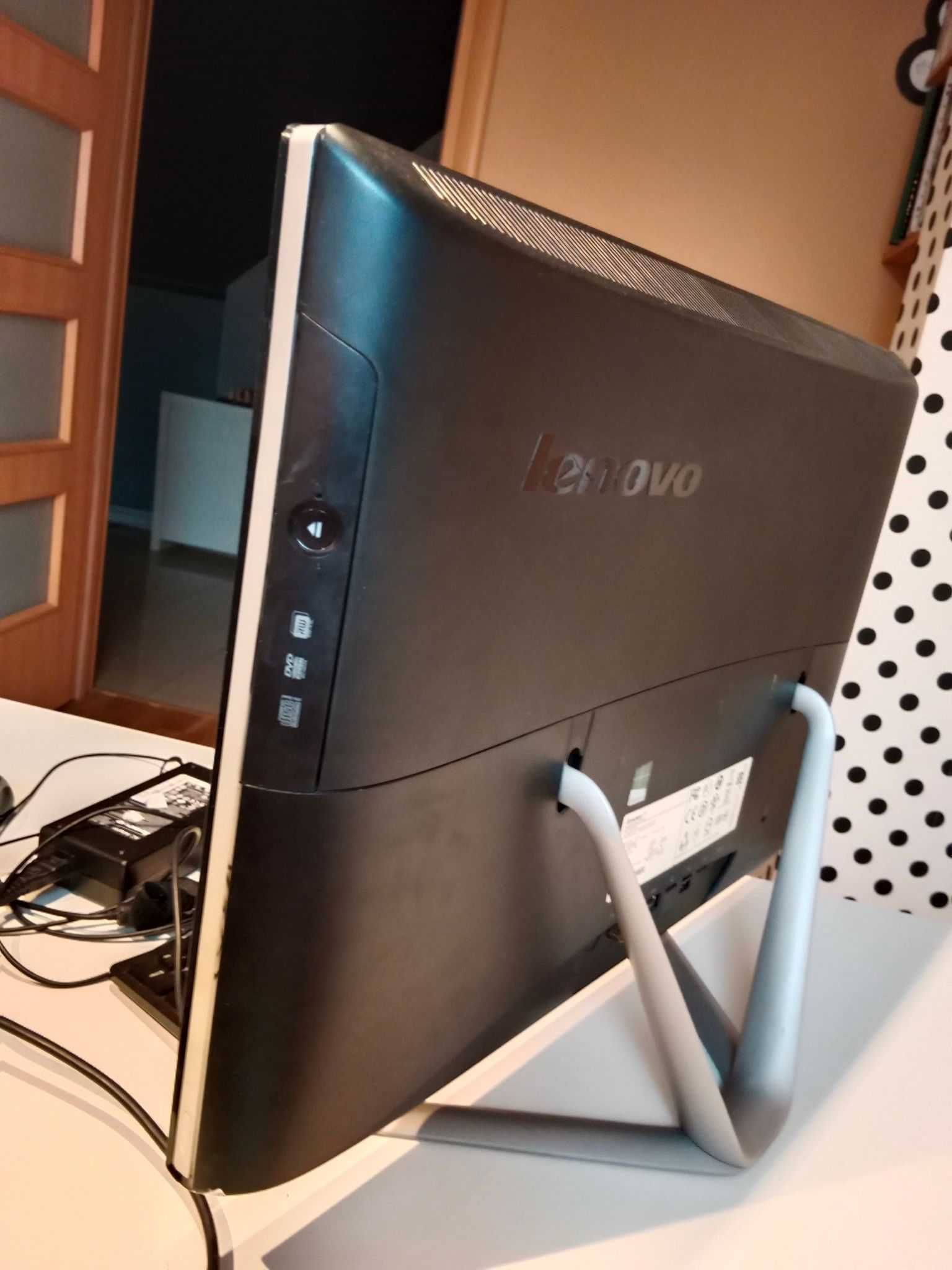 Komputer Lenovo all in one AIO c540, dotykowy ekran 23 cale