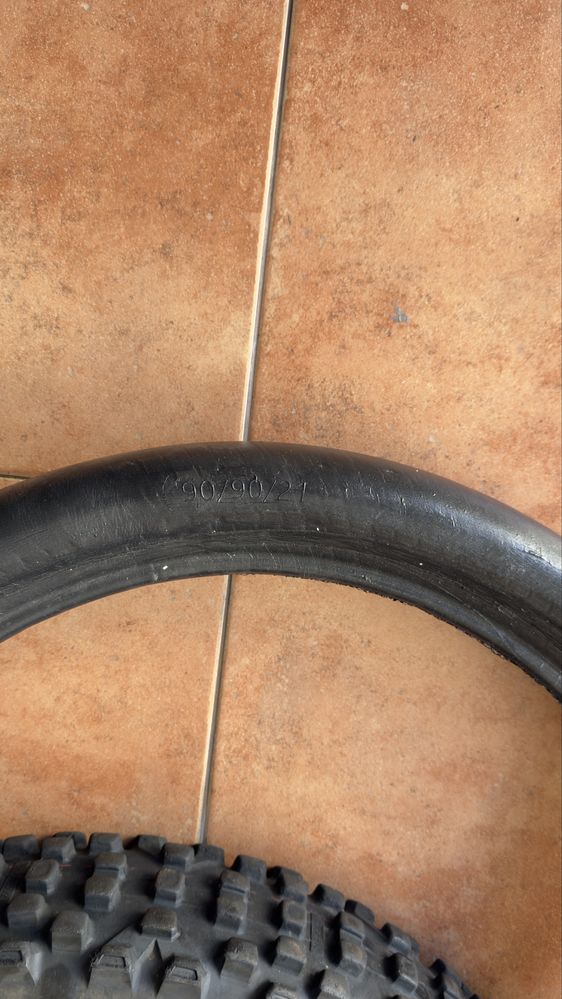 Vendo pneus frente Maxxis cross SX com Risemousse