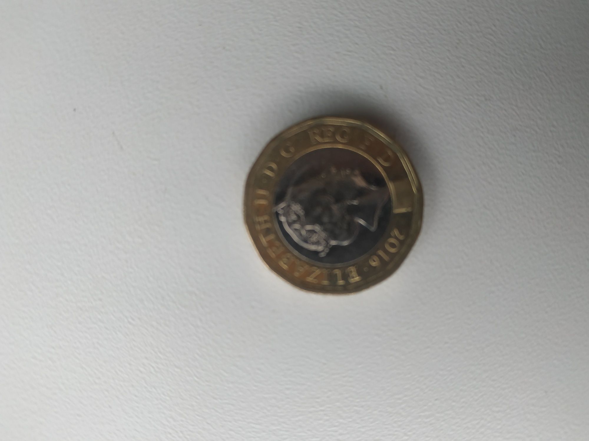 Монета one pound