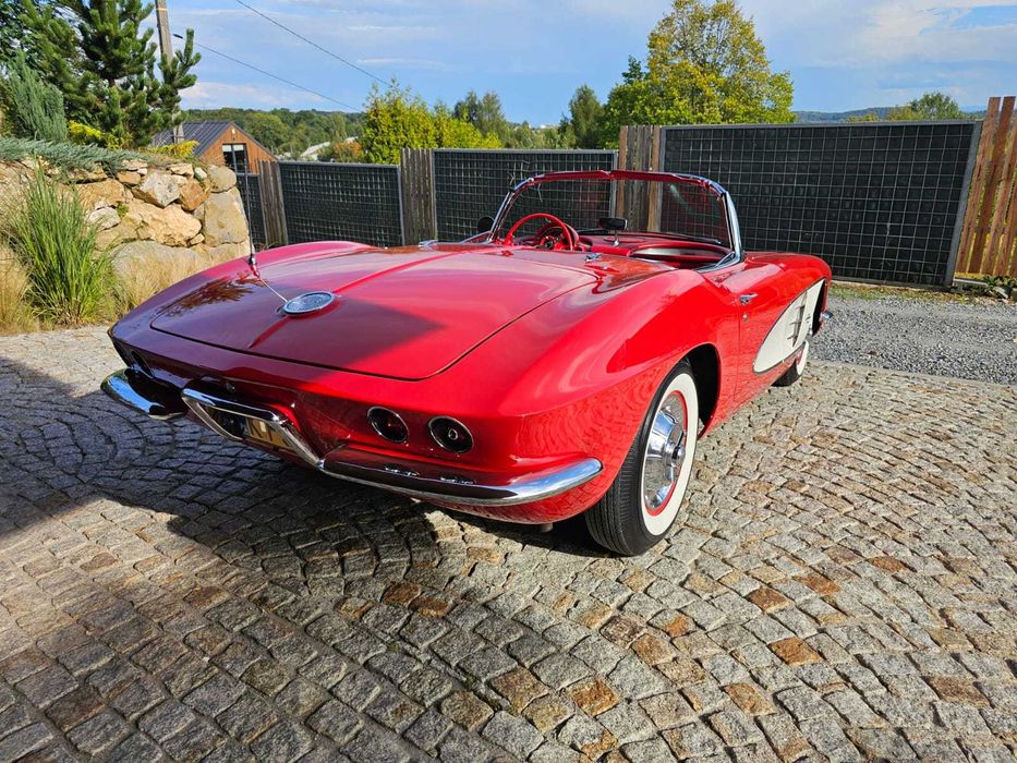 Corvette C1 Cabrio z 1961 do ślubu - wynajem Kraków i okolice