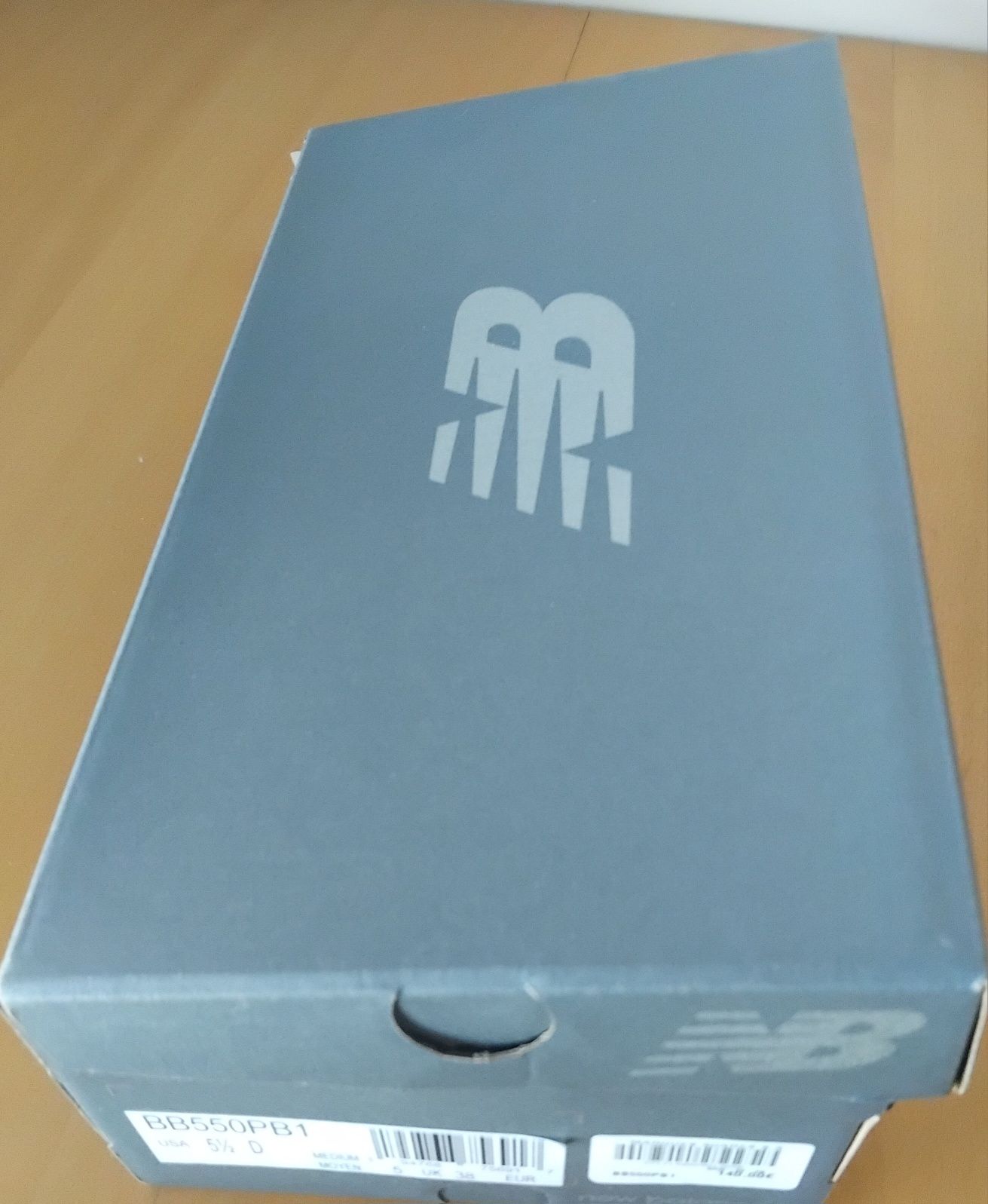 Sapatilhas New Balance modelo 550