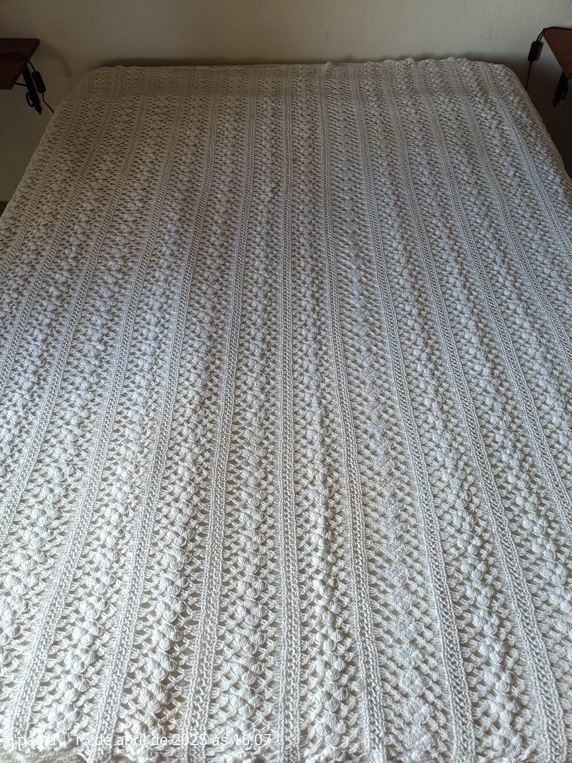 Colcha de renda feita à mão
