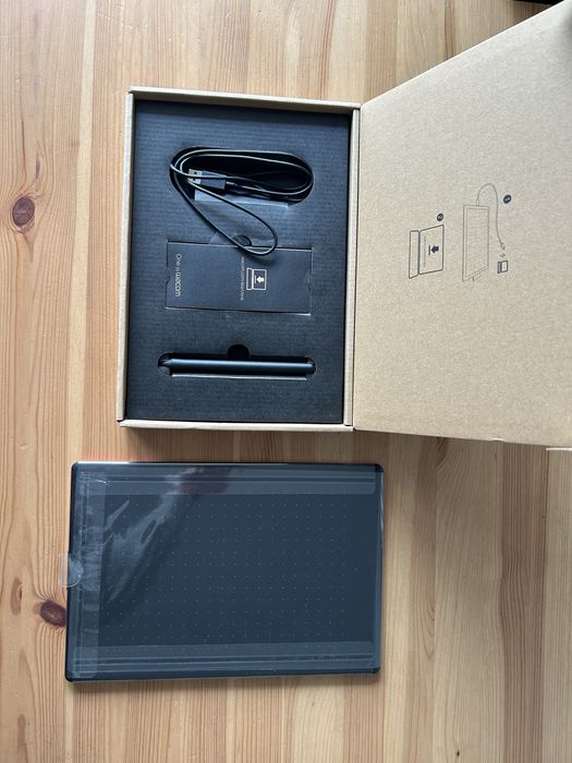 Tablet graficzny One by Wacom M