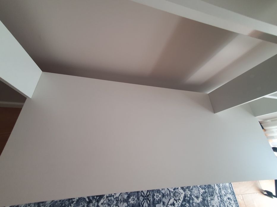 Białe biurko dla dziecka