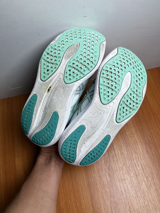 Кроссовки Asics Gel Nimbus 25 размер 39 оригинал спортивные бег run
