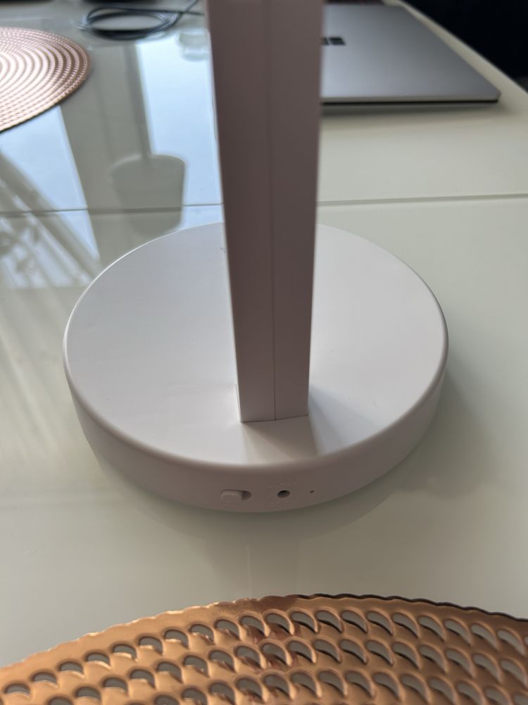 Lampka na biurko LED Regulacja barwy Zasilanie akumulator i sieć