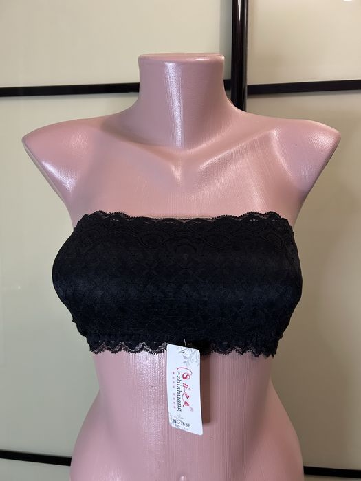 Жіночий топ без бретелей з паралоновими вставками