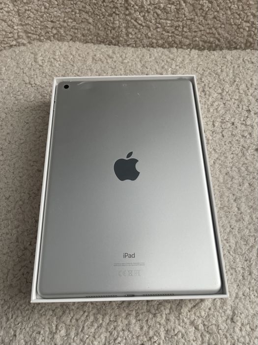IPAD 8 th Generation 32 GB Silver WI-FI