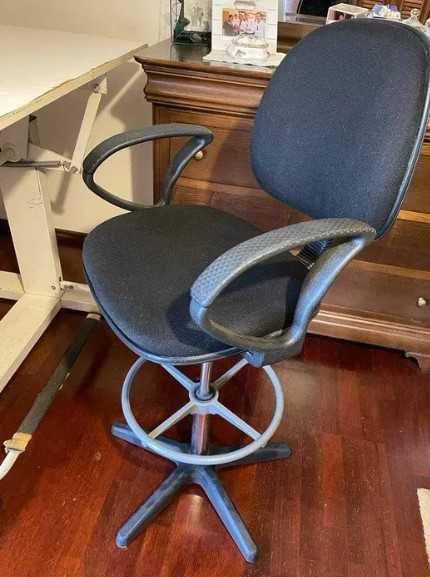 Estirador 1.50*0.90 com máquina de desenho e cadeira