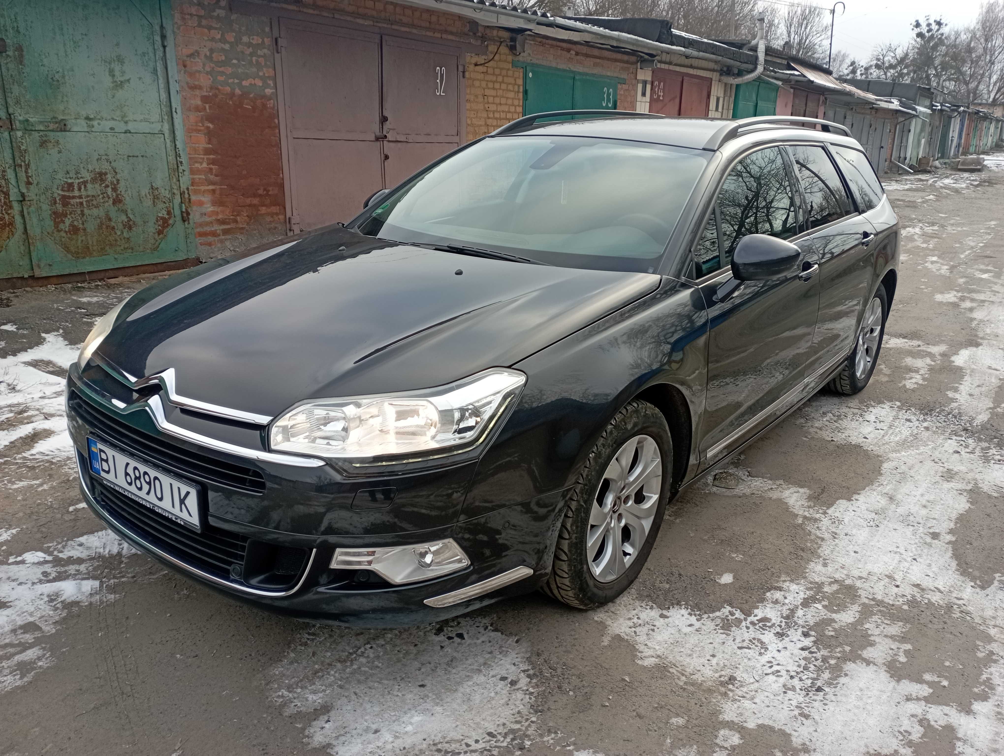 Продам авто (9300 $) або обміняю на житло.