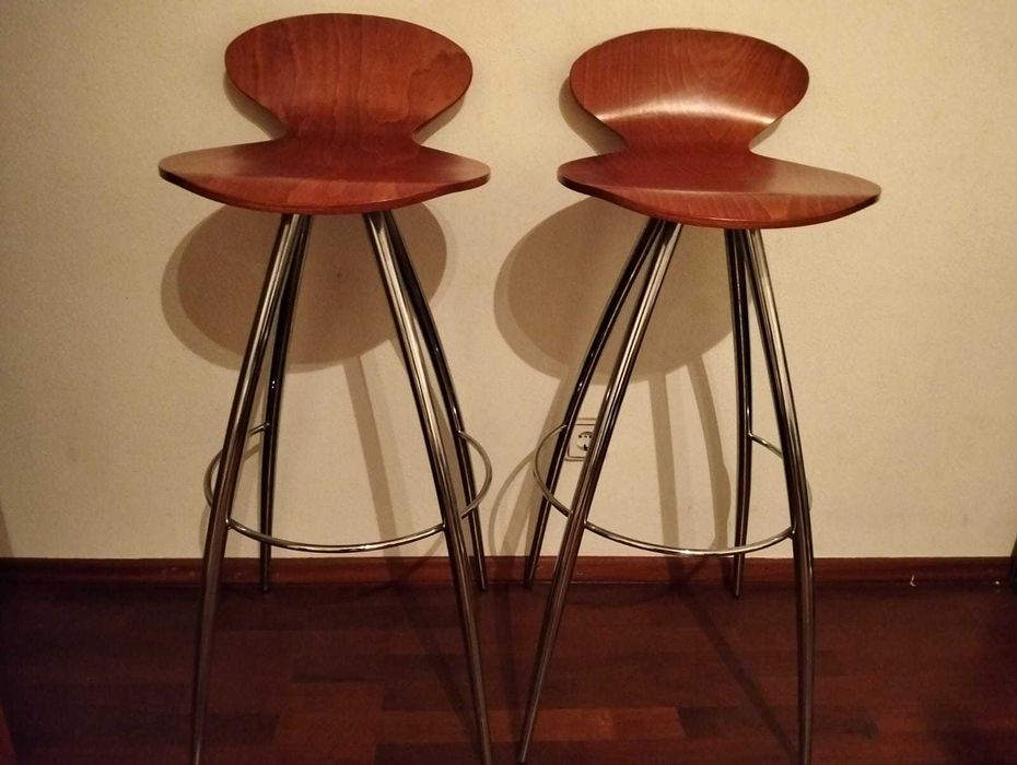Two high stools for countertop or bar64285457164546121