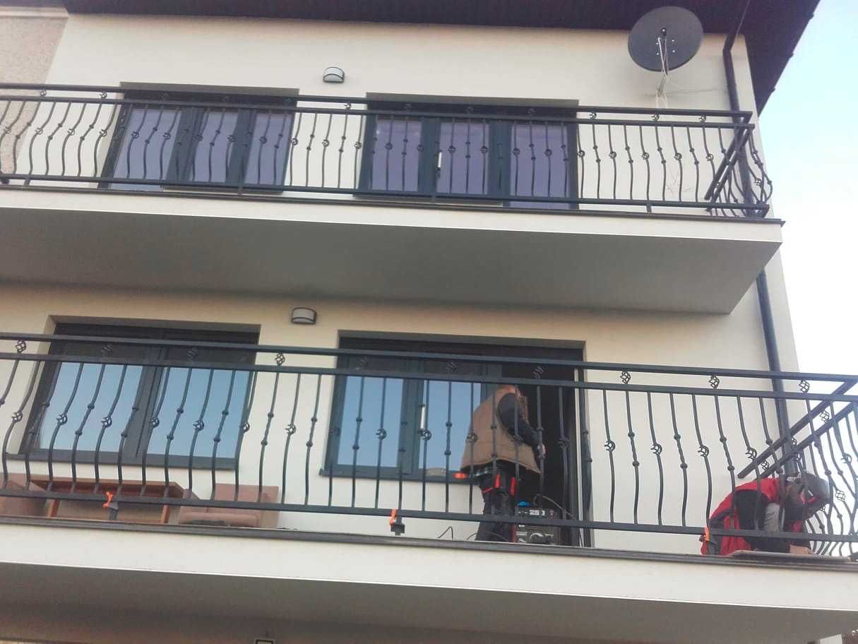 balkon wenecki malowany w palecie RAL