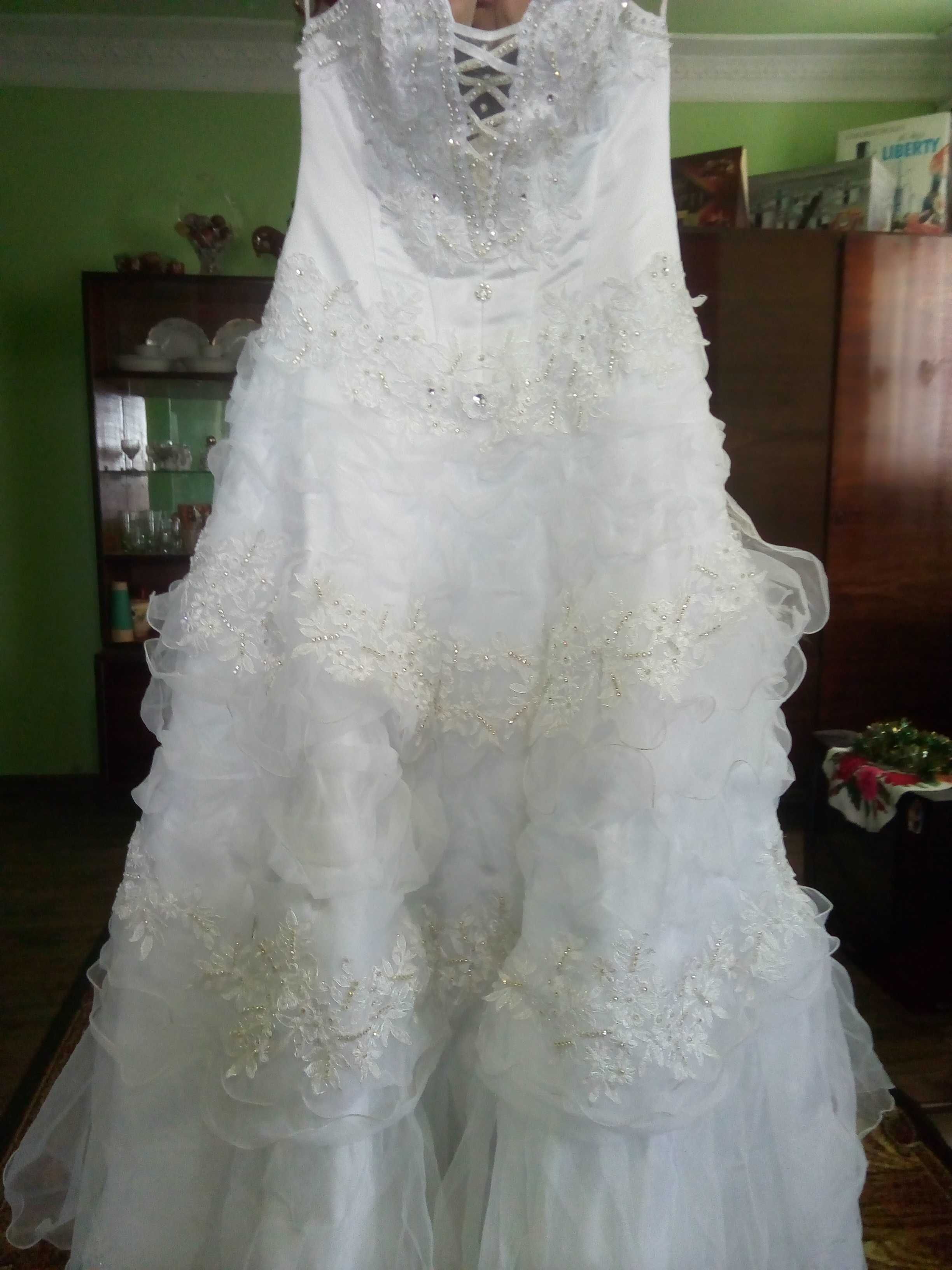 весільна сукня на зріст 180 см.
